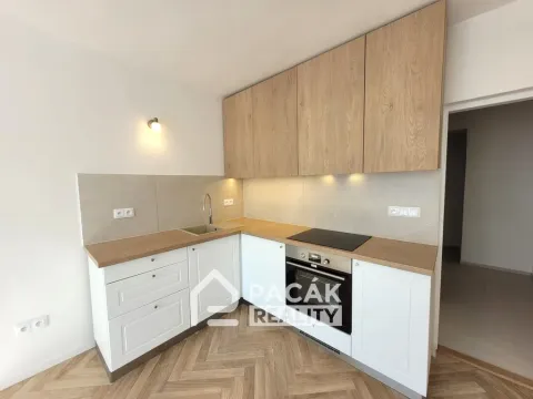 Pronájem bytu 2+1, Olomouc - Holice, Hanácká, 68 m2