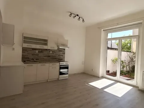 Pronájem bytu 2+kk, Praha - Modřany, U Modřanské školy, 51 m2