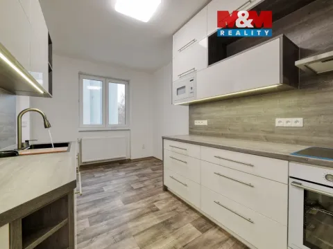 Pronájem bytu 4+1, Cheb, Májová, 121 m2