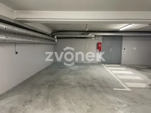 Pronájem garáže, Zlín, Plesníkova, 18 m2