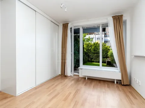 Pronájem bytu 1+kk, Praha, Herlíkovická, 31 m2