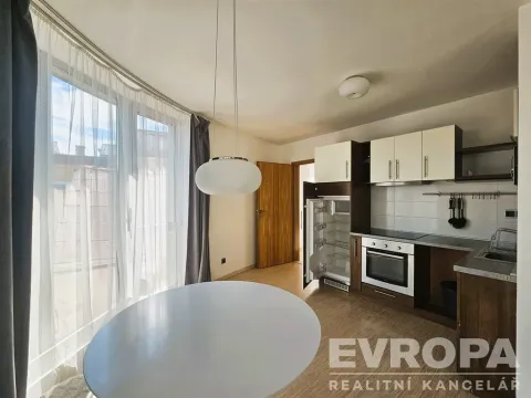 Pronájem atypického bytu, Vrchlabí, Krkonošská, 66 m2