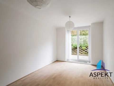 Pronájem bytu 1+1, Praha - Podolí, U podolského hřbitova, 30 m2
