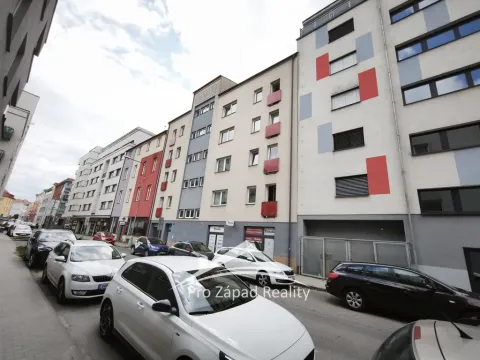Pronájem obchodního prostoru, Plzeň, Poděbradova, 242 m2
