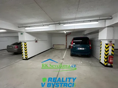 Pronájem garážového stání, Brno, Křepelčí, 15 m2