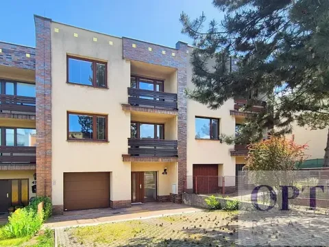 Pronájem rodinného domu, Praha - Háje, K jezeru, 302 m2