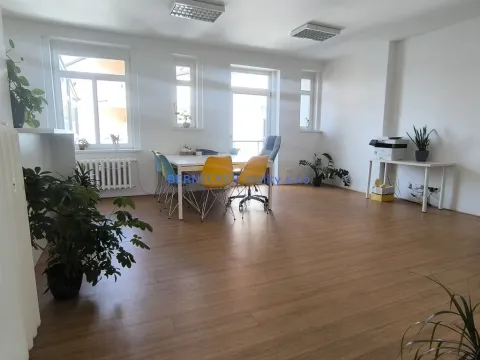 Pronájem kanceláře, Hradec Králové, třída Karla IV., 105 m2