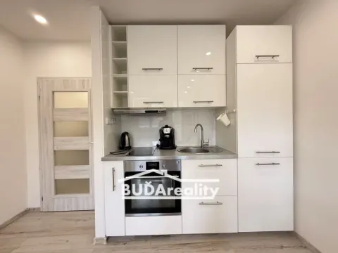 Prodej bytu 1+kk, Zlín, Ševcovská, 27 m2