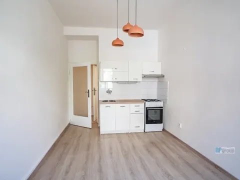 Pronájem bytu 2+1, Praha - Vršovice, Vršovická, 56 m2