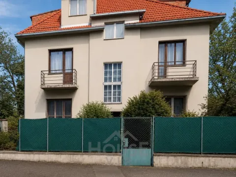 Prodej podílu 1/4 činžovního domu, Praha - Hlubočepy, V násypu, 430 m2