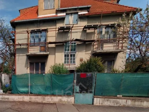 Prodej podílu 1/4 vícegeneračního domu, Praha - Hlubočepy, V násypu, 430 m2