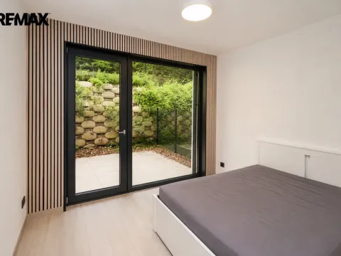 Pronájem bytu 1+kk, Praha - Hlubočepy, Na Zlíchově, 26 m2