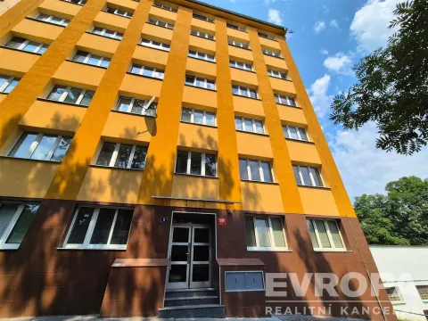Pronájem bytu 3+1, Praha - Michle, Adamovská, 71 m2