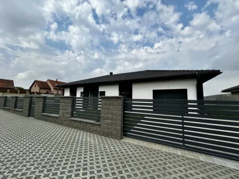 Pronájem rodinného domu, Kozomín, 140 m2