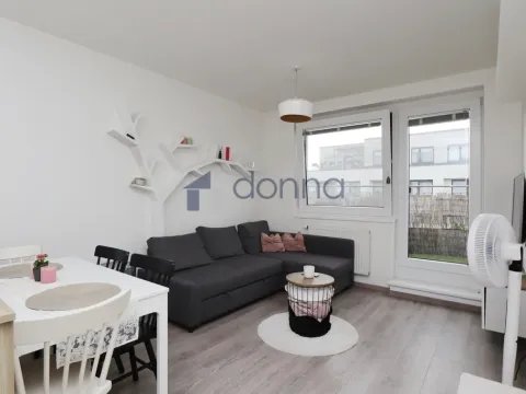 Pronájem bytu 2+kk, Praha, Makedonská, 49 m2