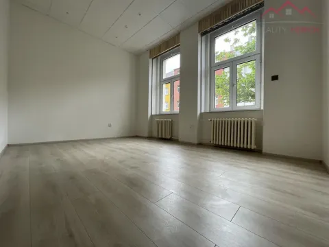 Pronájem bytu 1+kk, Chomutov, Blatenská, 28 m2