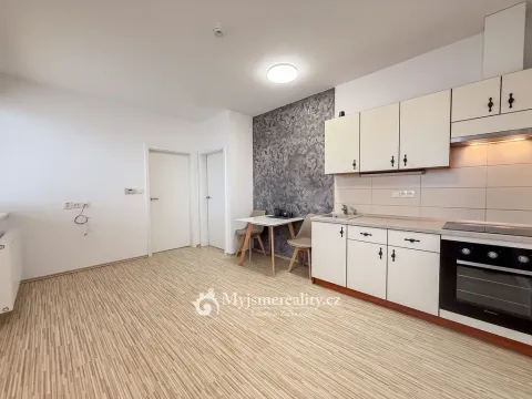 Pronájem bytu 2+kk, Znojmo, Růžičkova, 38 m2