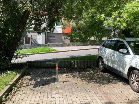 Pronájem garážového stání, Praha - Motol, Kudrnova, 18 m2