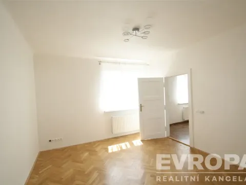 Pronájem bytu 1+1, Praha - Žižkov, Biskupcova, 33 m2