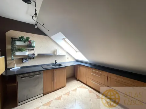 Pronájem bytu 2+1, Tábor, 9. května, 85 m2