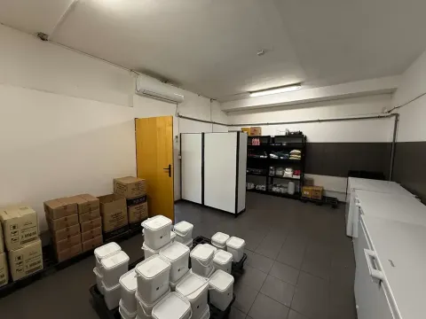 Pronájem skladu, Praha - Holešovice, Jankovcova, 132 m2