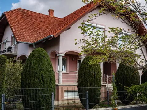 Prodej ubytování, Buk, Kristály utca, 429 m2