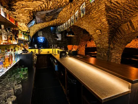 Pronájem obchodního prostoru, Čáslav, nám. Jana Žižky z Trocnova, 360 m2