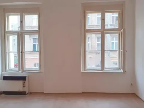 Pronájem bytu 1+kk, Praha - Karlín, 39 m2