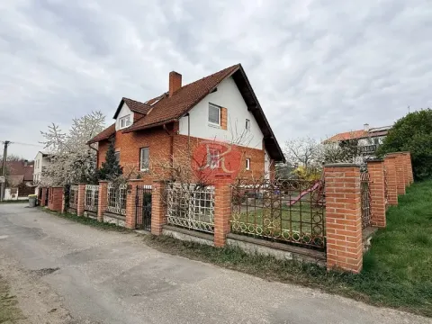 Prodej bytu 5+1, Veltruby, Školní, 156 m2
