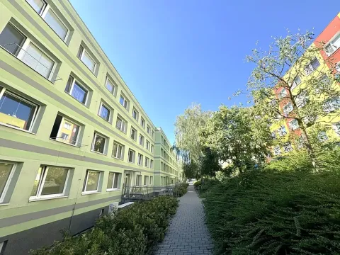 Prodej bytu 3+1, Králův Dvůr, Nad Stadionem, 69 m2