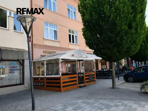 Pronájem obchodního prostoru, Jeseník, Masarykovo nám., 81 m2
