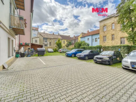 Pronájem garážového stání, Plzeň - Jižní Předměstí, Karlova, 15 m2