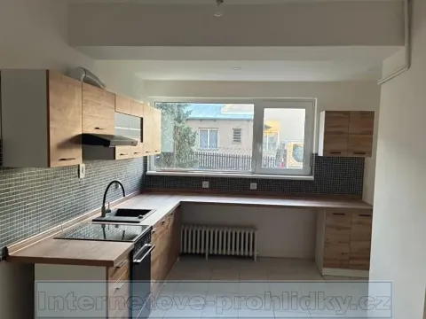 Pronájem bytu 2+1, Praha - Dolní Chabry, 58 m2