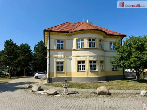 Pronájem kanceláře, Veltrusy, nám. A. Dvořáka, 24 m2