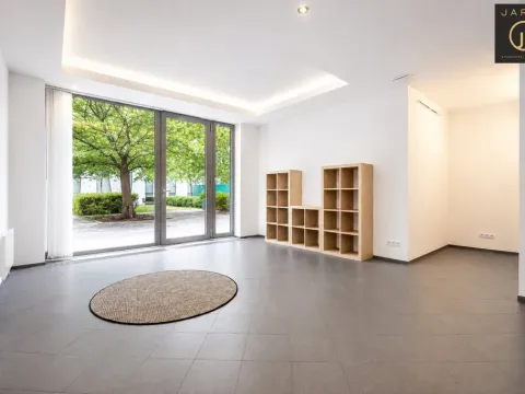 Pronájem kanceláře, Praha - Karlín, Rohanské nábřeží, 37 m2