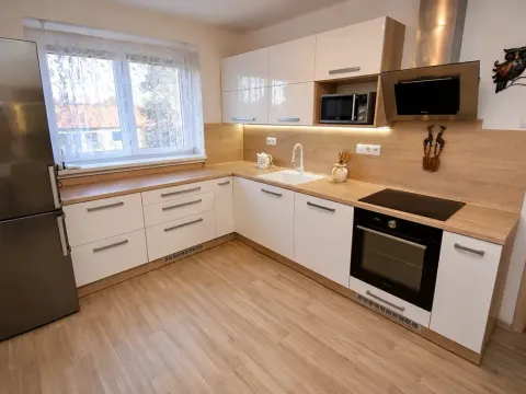 Prodej bytu 2+1, Chvaletice, Dukelská, 48 m2