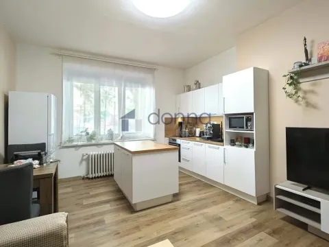 Pronájem bytu 2+kk, Praha, Vršovická, 57 m2