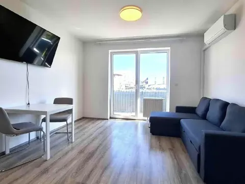 Pronájem bytu 2+kk, Praha, Za černým mostem, 50 m2