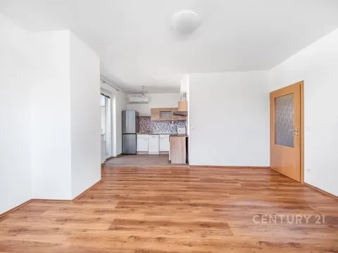 Pronájem bytu 1+kk, Praha - Kyje, Sicherova, 33 m2