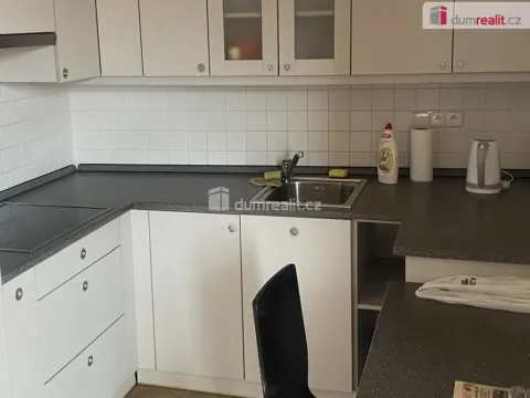 Pronájem bytu 1+kk, Praha - Kobylisy, Klapkova, 35 m2