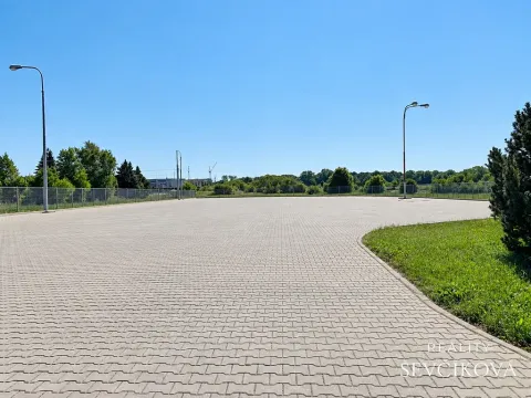 Pronájem komerčního pozemku, Hradec Králové, Vlčkovická, 1700 m2
