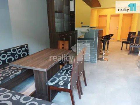 Pronájem komerční nemovitosti, Karlovy Vary - Dvory, Chebská, 34 m2