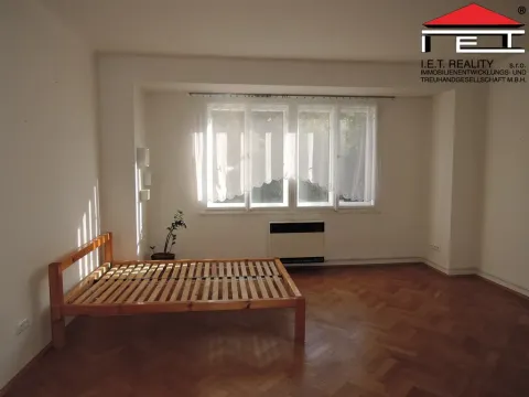 Pronájem bytu 1+kk, Praha - Michle, Nuselská, 41 m2