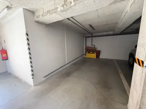 Pronájem garážového stání, Brno, Václavkova, 16 m2