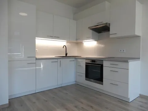 Pronájem bytu 2+kk, Tábor, Maredova, 58 m2