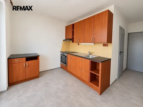Pronájem bytu 1+1, Slavkov u Brna, sídliště Nádražní, 34 m2