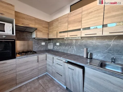 Pronájem bytu 3+1, Praha, Krátká, 65 m2