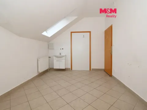 Pronájem obchodního prostoru, Chlumec nad Cidlinou - Chlumec nad Cidlinou IV, Kozelkova, 14 m2