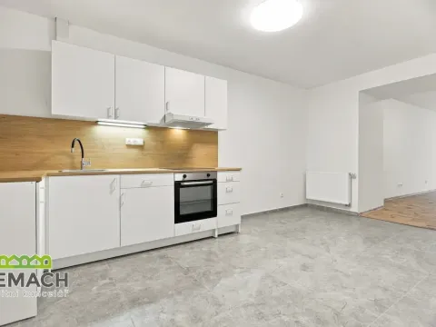 Pronájem bytu 1+1, Náchod, Masarykovo náměstí, 74 m2