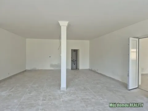 Pronájem restaurace, Žatec, Husitské náměstí, 300 m2